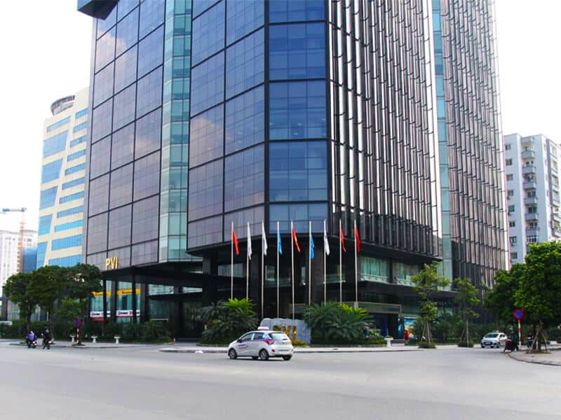 Tòa nhà văn phòng PVI TOWER có thiết kế hiện đại, mặt tiền rộng thoáng, mạng lưới cây xanh trong lành